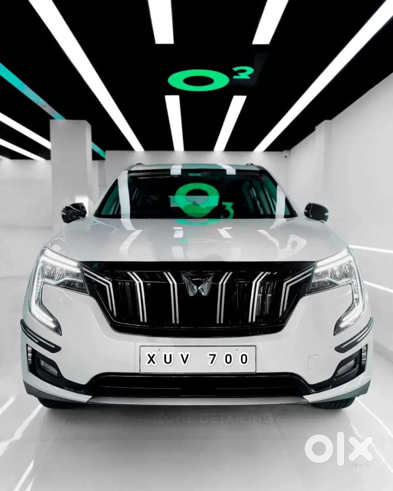 Mahindra Xuv700 Ax5 Diesel Manual Everest White Ceramic Coated