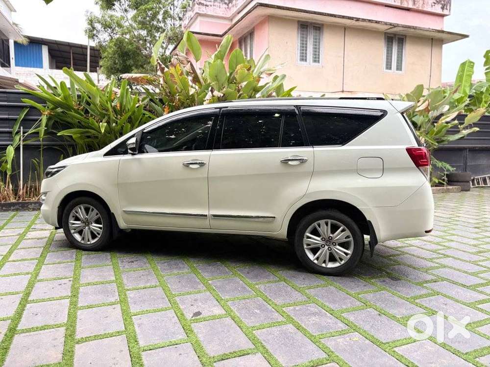 Toyota Innova Crysta 2.8 Z, 2016, Diesel