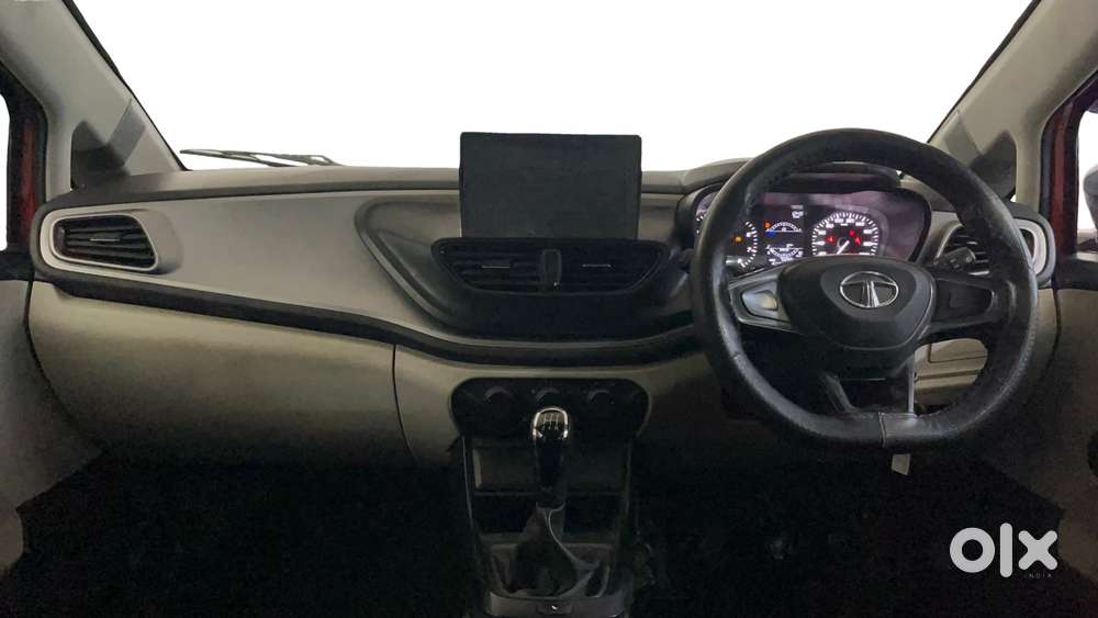 Tata Altroz 1.2 Xe, 2021, Petrol