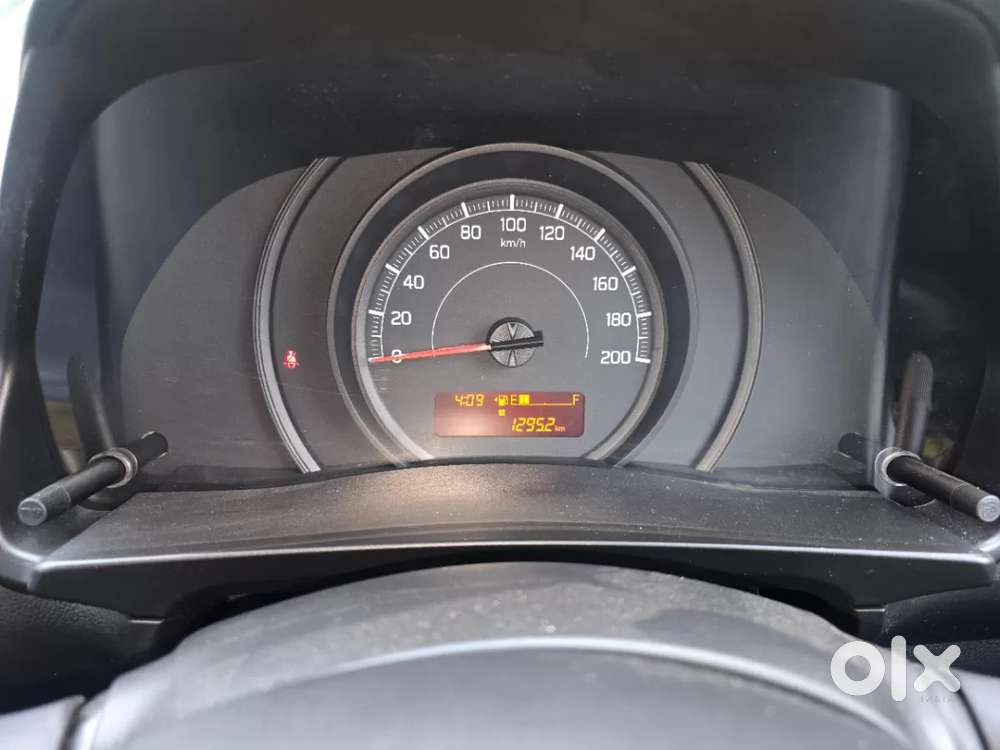 Maruti Suzuki Swift Lxi, 2023, Petrol