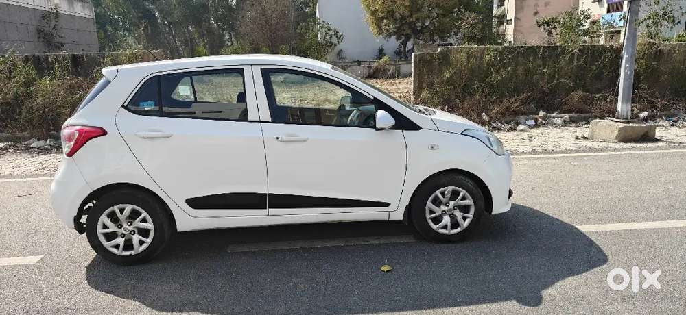 Hyundai Grand I10
Sports 1.2
1st Owner 
Petrol
2017(nov Month)