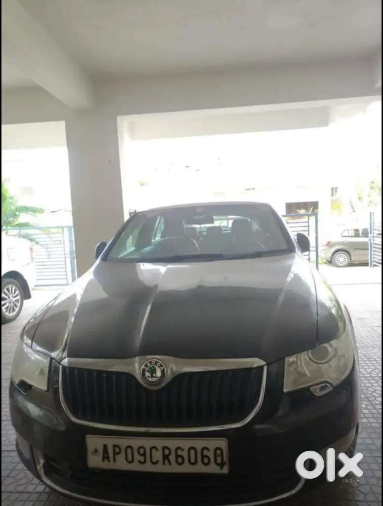 Skoda Superb 2013 Petrol 100000 Km Driven