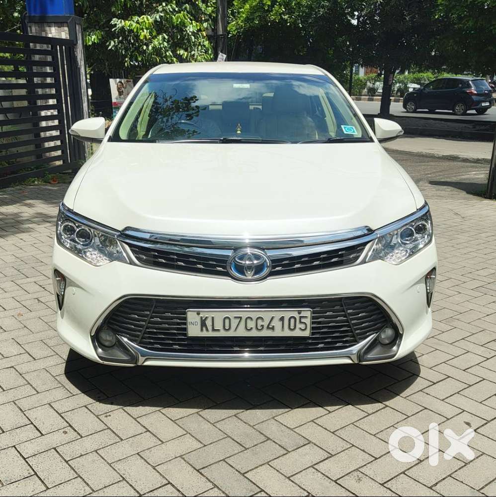 Toyota Camry 2.5 Hybrid (top-end)  2016  Excellent Condition