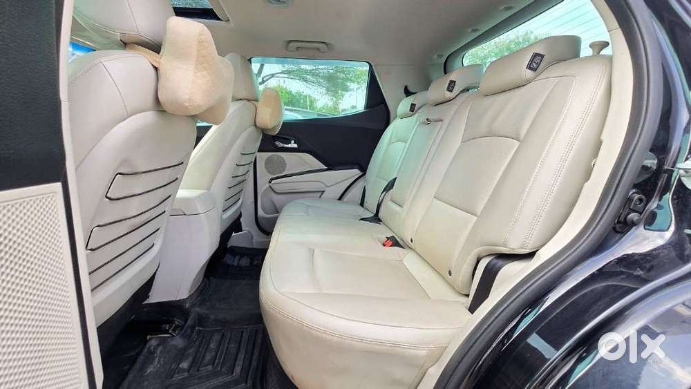 Mahindra Xuv300 W8 (o) 1.5 Diesel Amt, 2024, Diesel