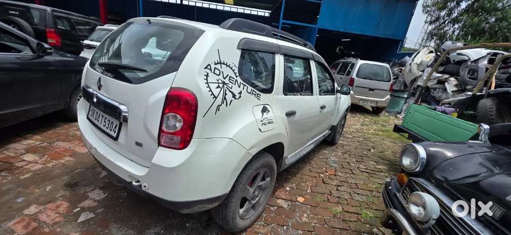 Renault Duster 2015 Petrol Manual 3rd Owner