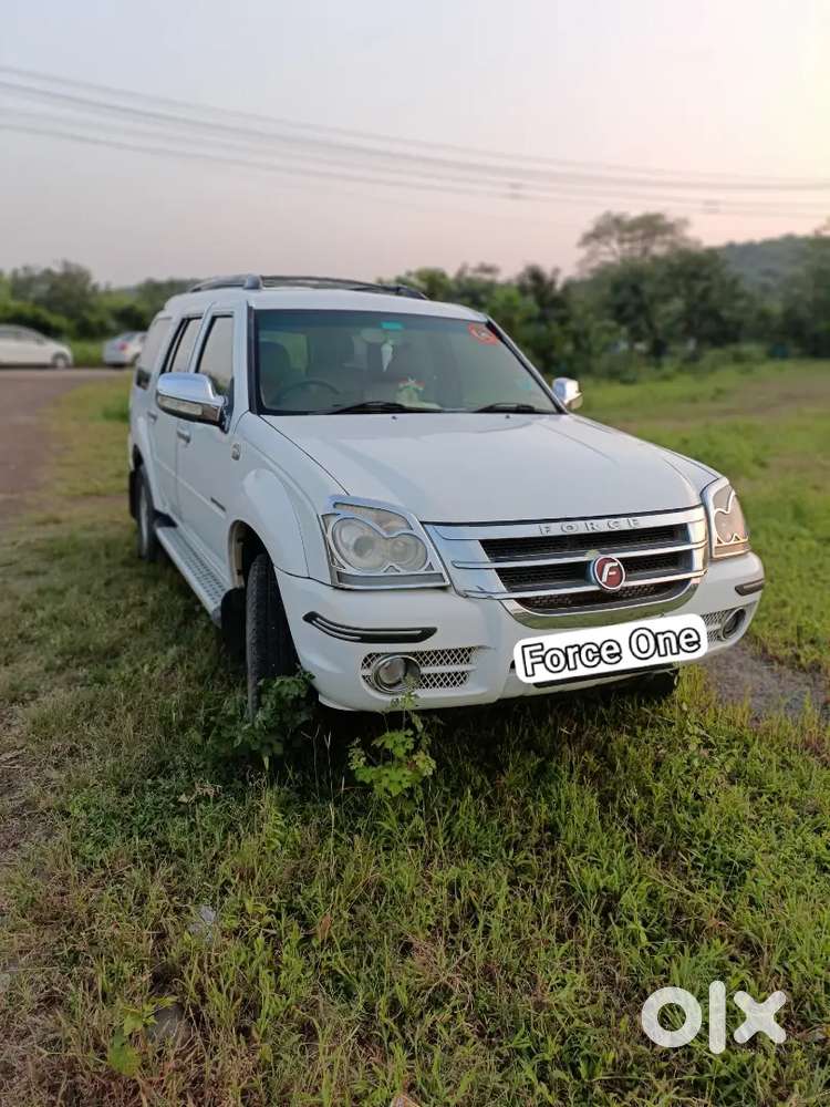 Force One Sx Top Model | 2013 | 7-seater | Diesel | White | ₹4,49,999