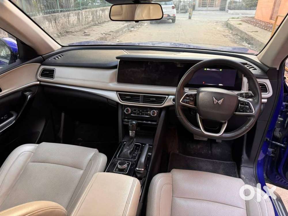 Mahindra Xuv700 2.0 Ax 7 Petrol At Str, 2021, Petrol