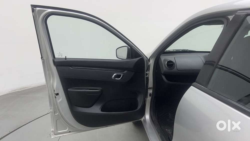 Renault Kwid 2019-ongoing 1.0 Rxt Amt (o), 2018, Petrol