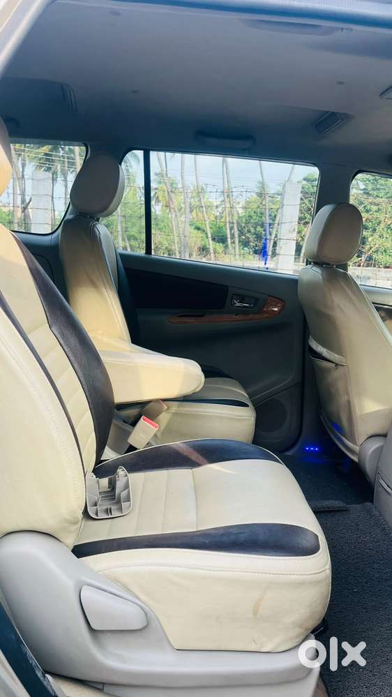 Toyota Innova 2.5 V 7 Str, 2010, Petrol