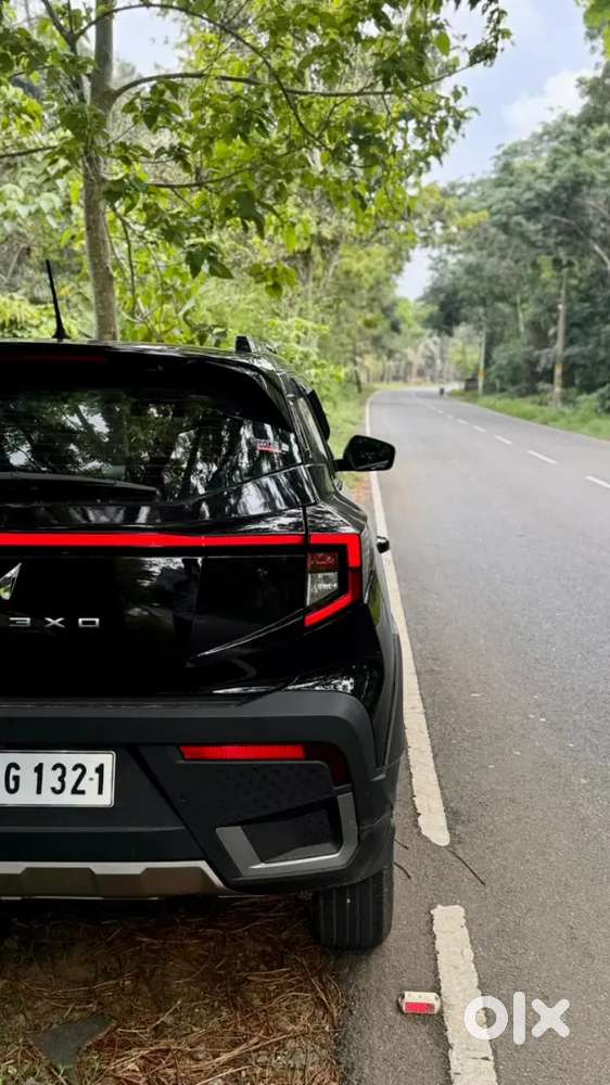 Mahindra Xuv 3xo Ax5 2025