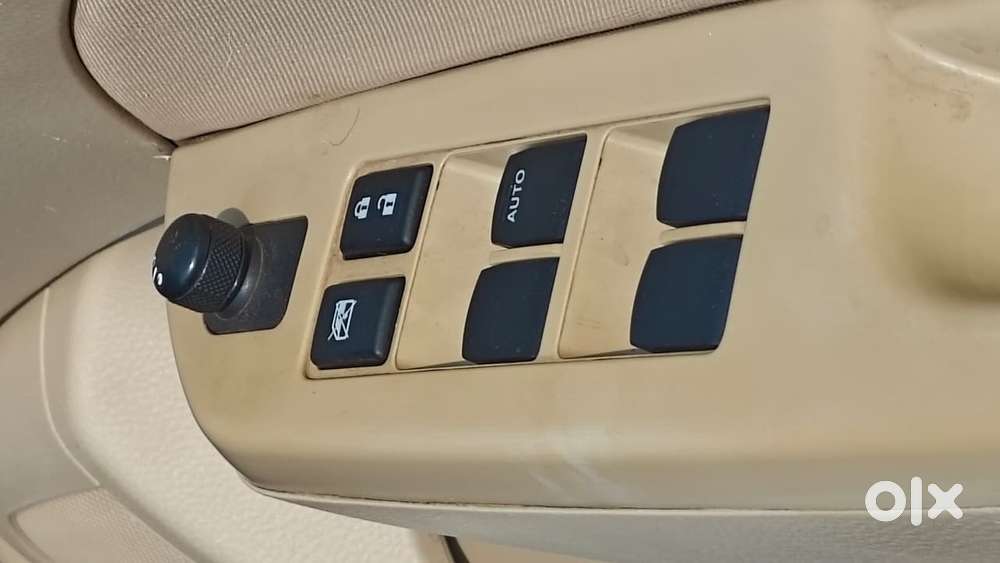 Maruti Suzuki Swift Dzire Vxi Optional, 2012, Petrol