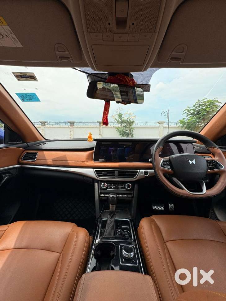 Mahindra Xuv700 2.0 Ax 7 Petrol At Str, 2022, Petrol
