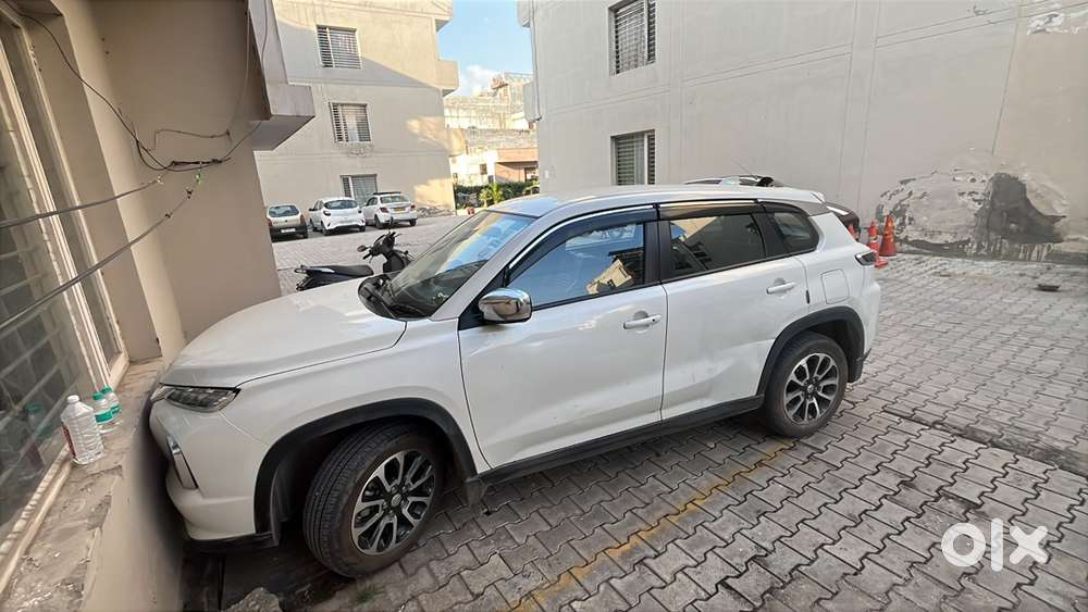 Maruti Suzuki Grand Vitara 2023 Petrol Well Maintained