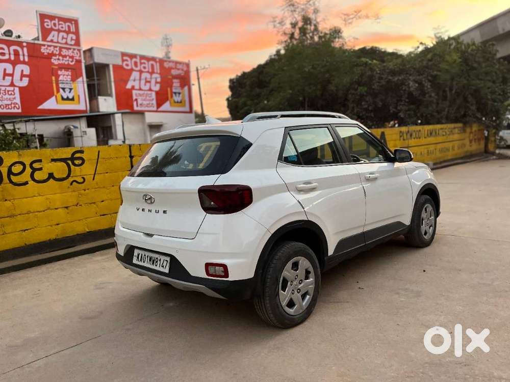 Hyundai Venue 1.2 S Plus, 2022, Petrol
