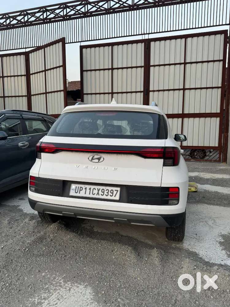Hyundai New Venue 2024 Petrol 4200 Km Driven
