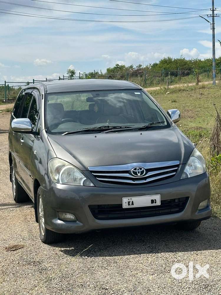 Toyota Innova 2011 Diesel 1.40.000 Km Driven