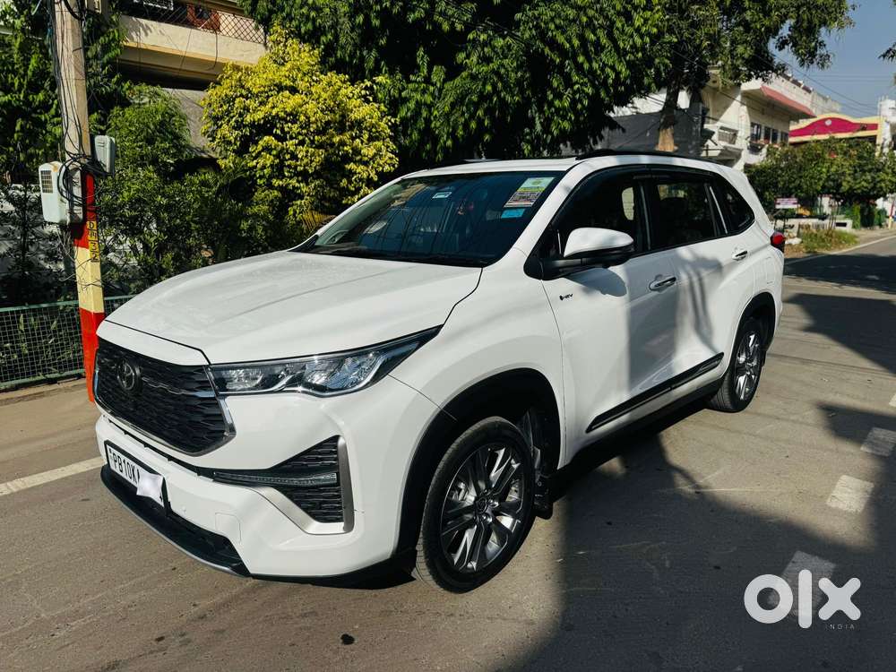 Toyota Innova Hycross 2.0 Zx (o) Hybrid 7 Str, 2025, Petrol