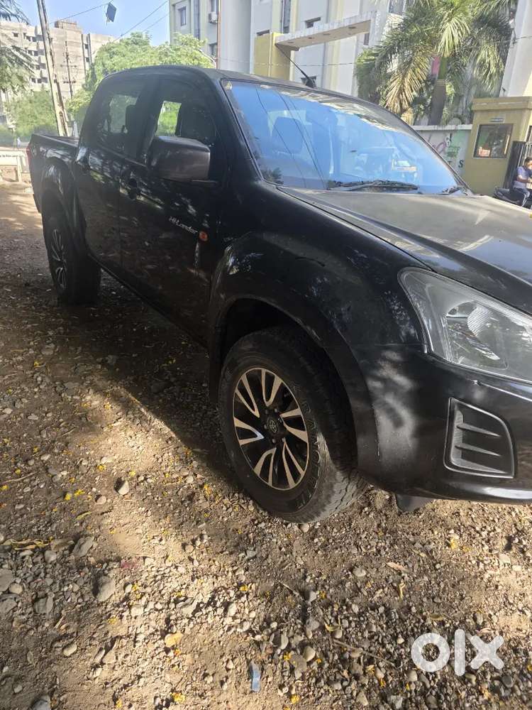 Selling Isuzu Hilander , Broad Tyres  Apple Car Play