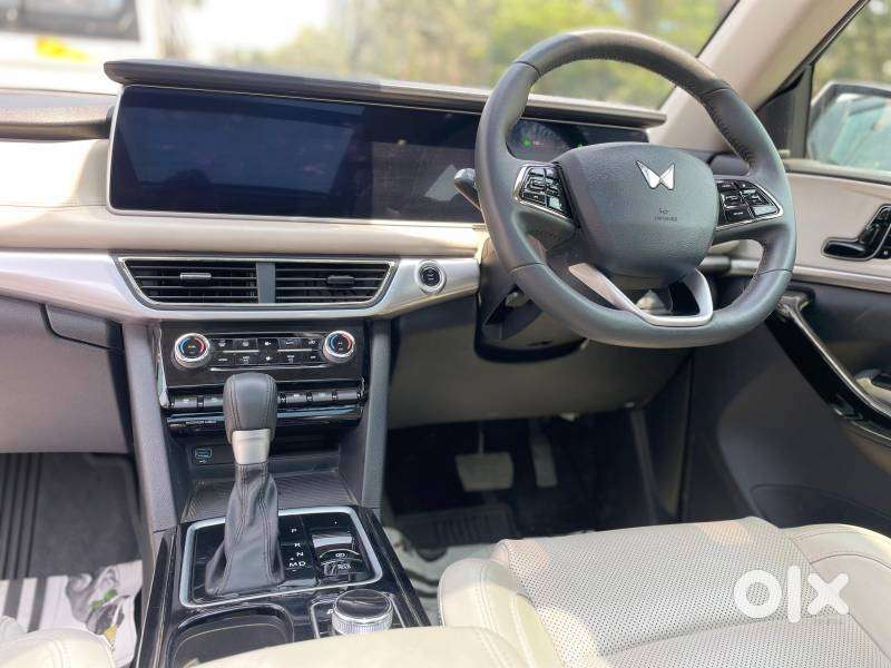Mahindra Xuv700 2.0 Ax 7 Petrol At Luxury Pack Str, 2025, Petrol