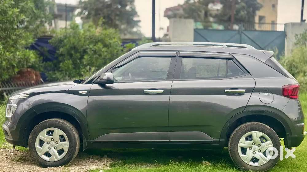Hyundai Venue 2021 Petrol Well Maintained