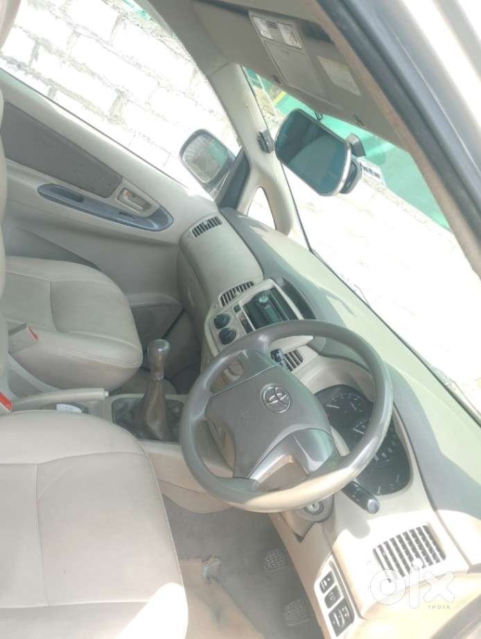 Toyota Innova 2.5 G (diesel) 8 Seater Bs Iv, 2012