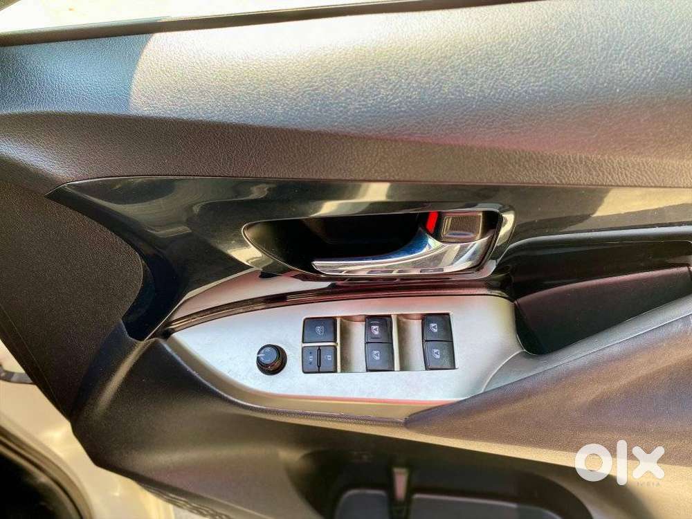 Toyota Innova Crysta 2.4 V 8 Str, 2017, Diesel