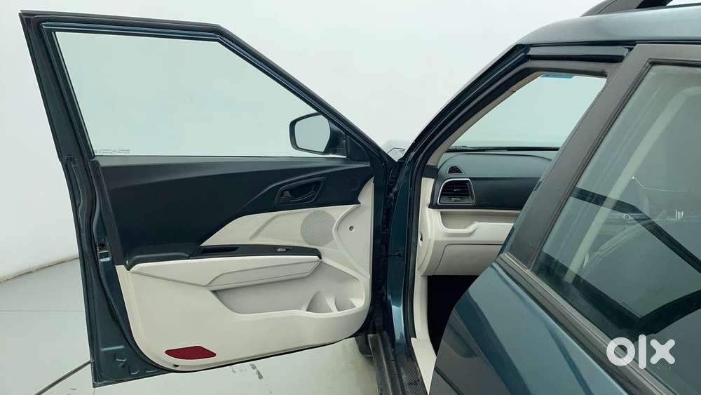 Mahindra Xuv300 W6, 2021, Petrol