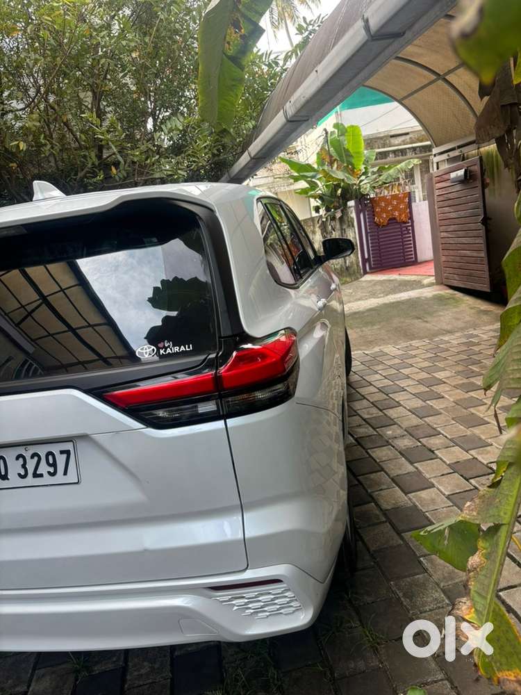 Bank Manger Owned  Innova Hycross At Cochin 68000 Thousand
