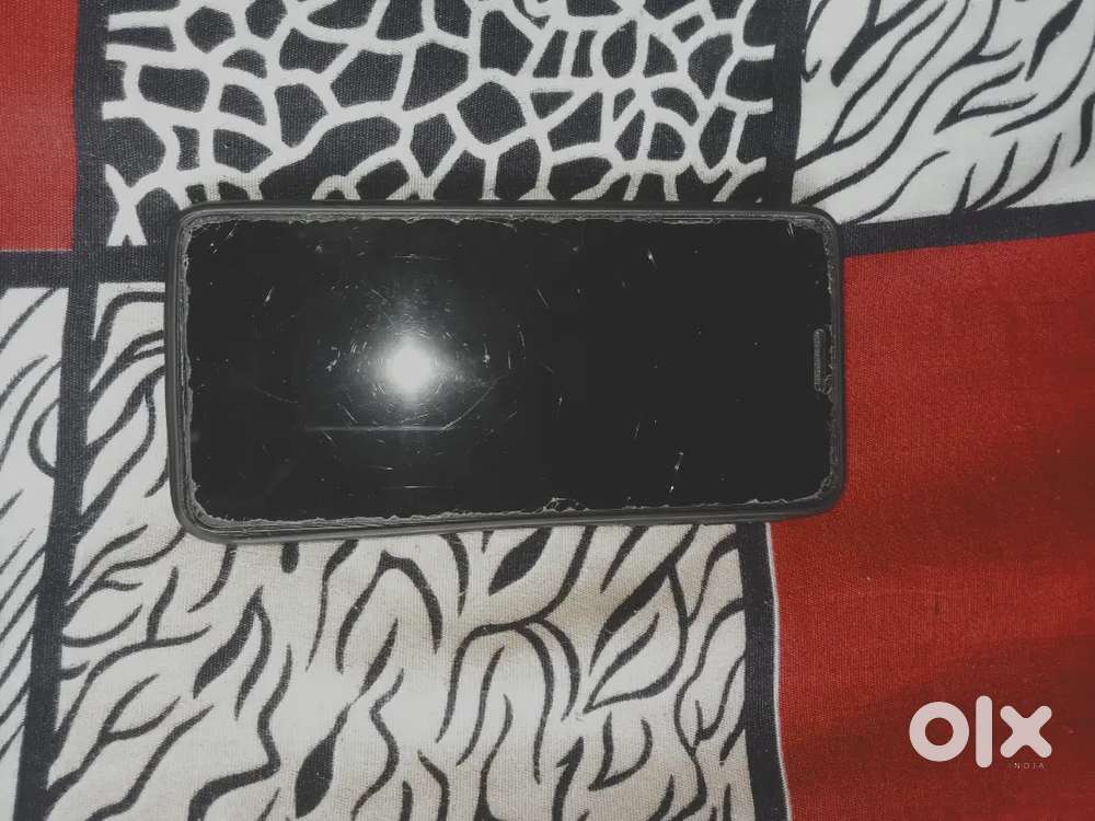 This phone is in good condition but small damaged in side.Storage 32gb