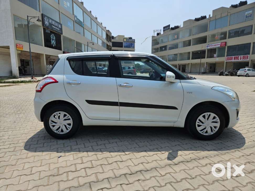 Maruti Suzuki Swift 2018 Amt Vxi, 2017, Petrol