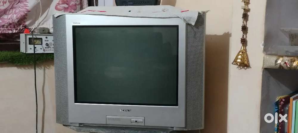 Sony WEGA Trinitron CRT Color TV.