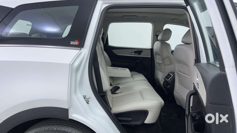 Mahindra Xuv700 2.0 Ax 7 Petrol At Luxury Pack Str, 2021, Petrol