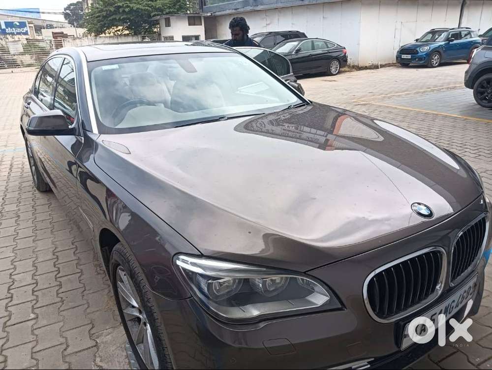 Bmw And Kia Carnival Combo Cars -well Maintained