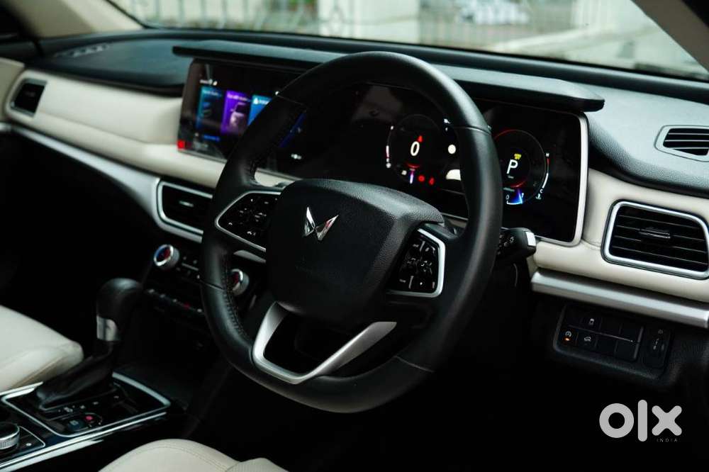 Mahindra Xuv700 2.0 Ax 7 Petrol At Luxury Pack Str, 2023, Petrol