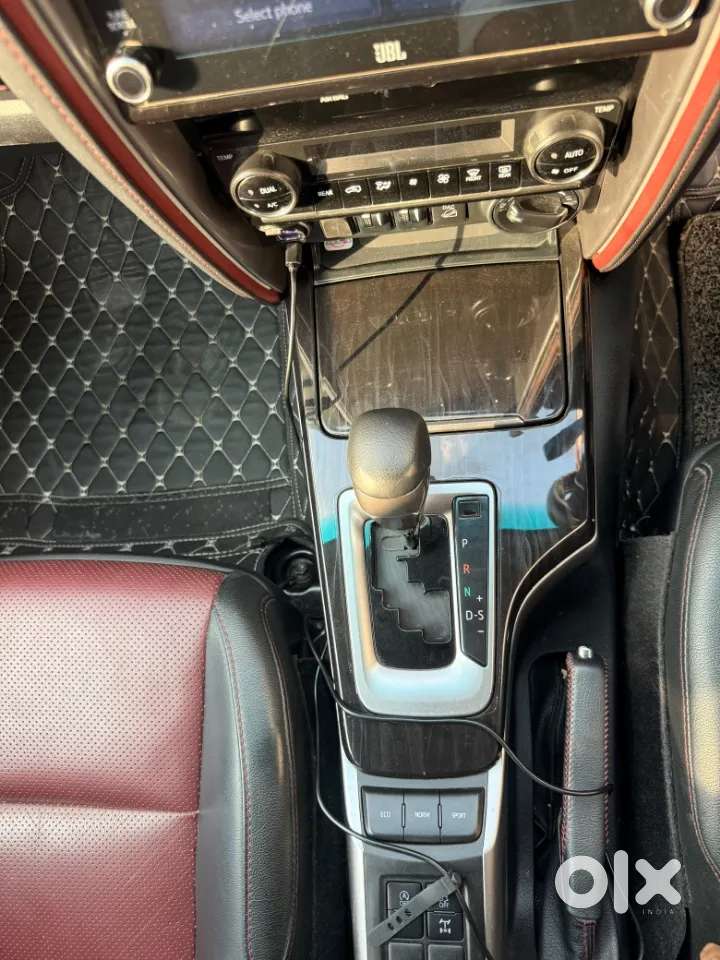 Toyota Fortuner Legender, 2022, Diesel