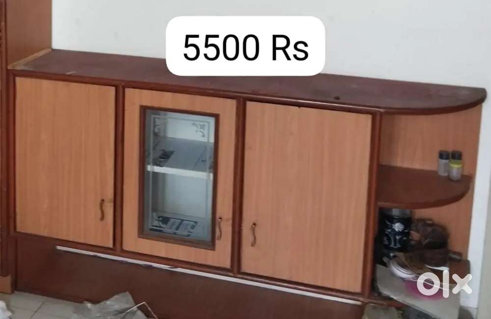Wanted to sell this table and small cupboards