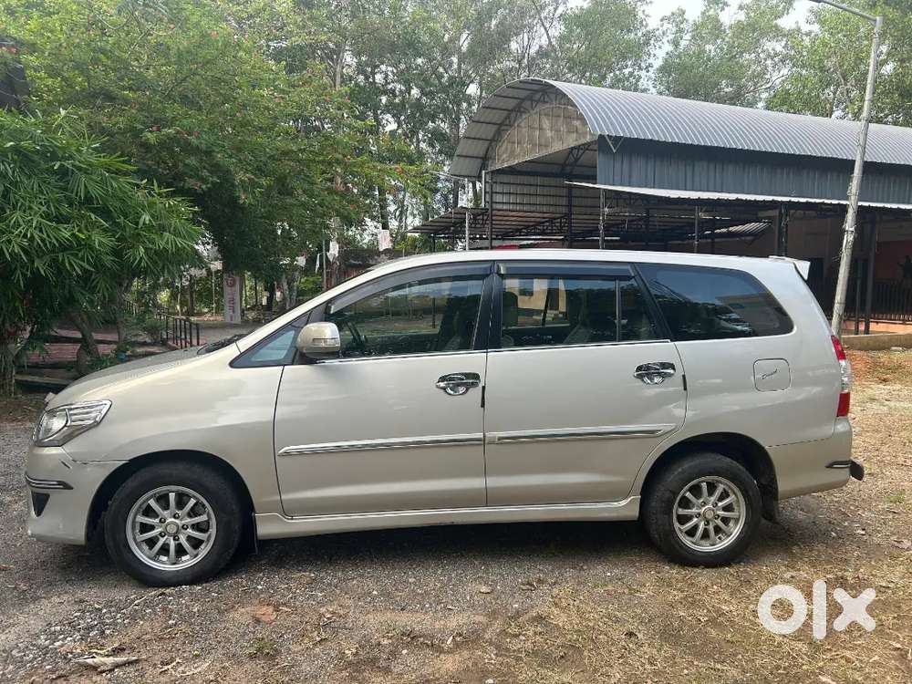 Toyota Innova 2012 Diesel 85000 Km Driven