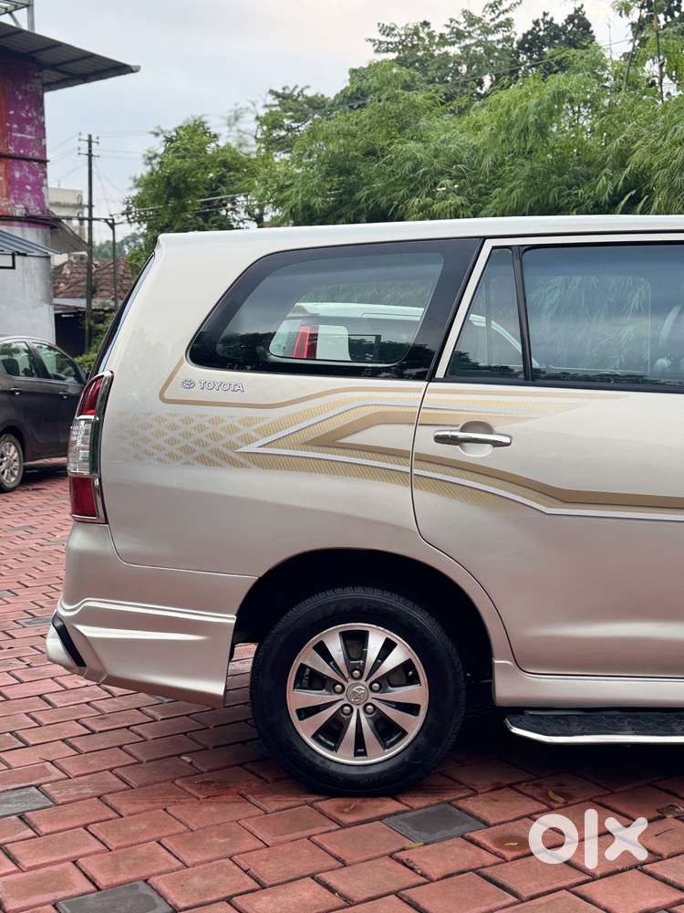 Toyota Innova 2.5 Z Diesel 7 Seater Bs Iv, 2015, Electric