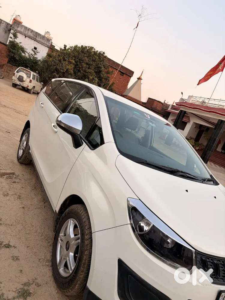 Mahindra Marazzo M4