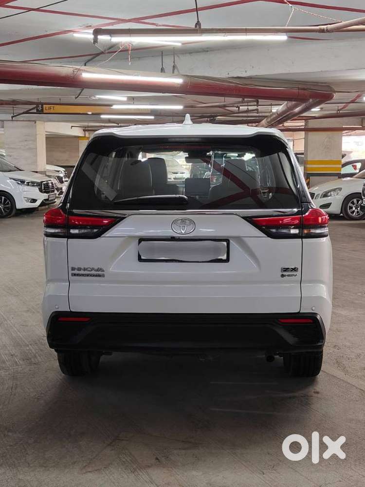 Toyota Innova Hycross 2.0 Zx Hybrid 7 Str, 2025, Cng & Hybrids