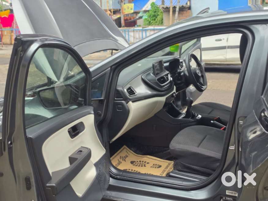 Tata Altroz Xz Plus (s), 2023, Petrol