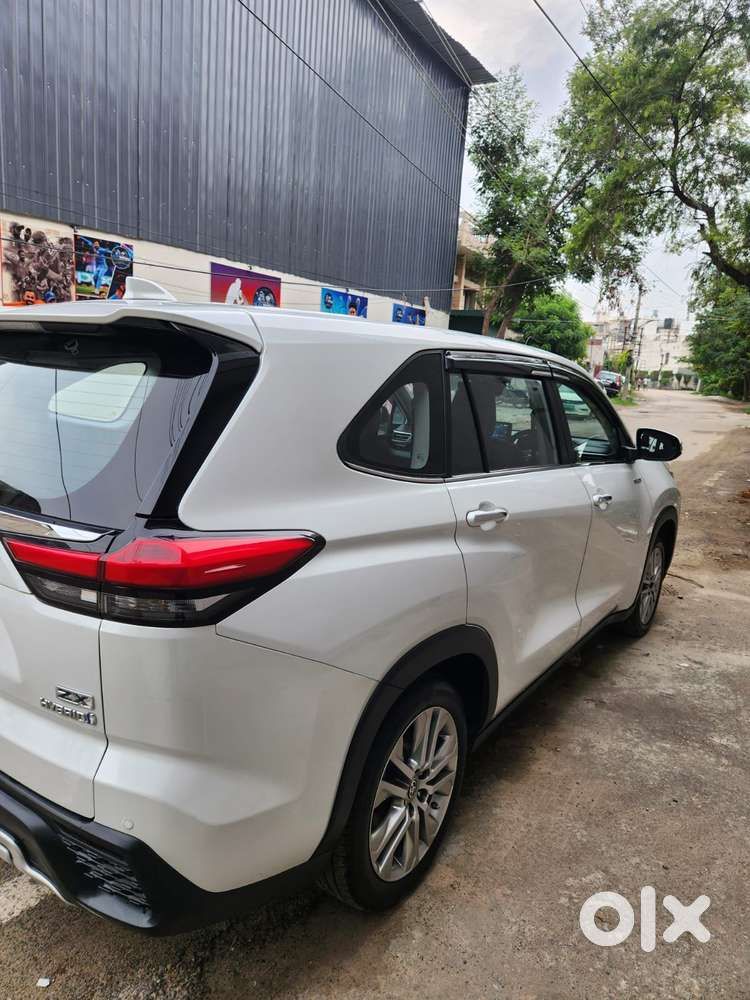 Toyota Innova Hycross 2.0 Zx (o) Hybrid 7 Str, 2024, Petrol