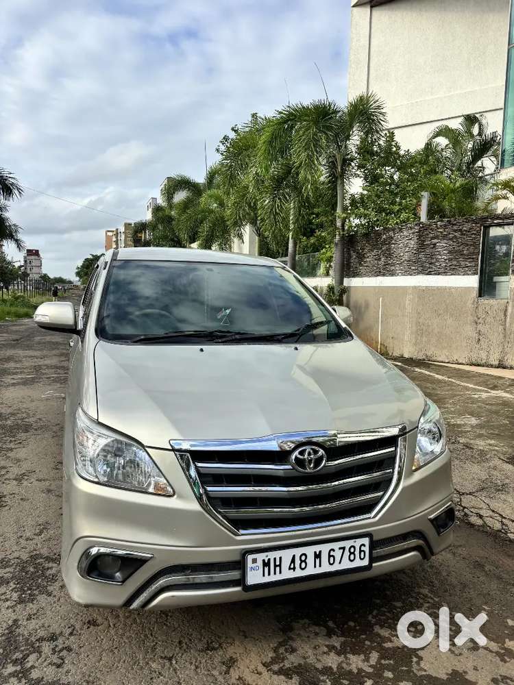 Toyota Innova 8 Str 2012