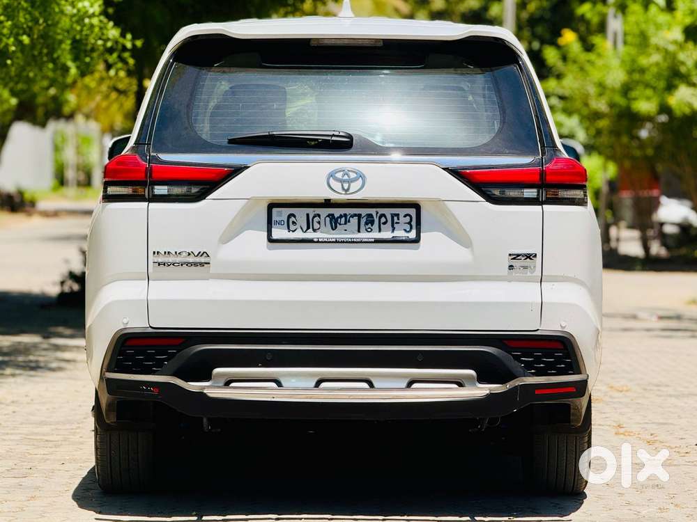Toyota Innova Hycross 2.0 Zx (o) Hybrid 7 Str, 2026, Petrol