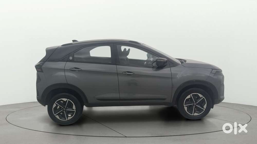 Tata Nexon Fearless Plus S Purple 1.5 Revotorq Diesel 6amt Dual Tone..