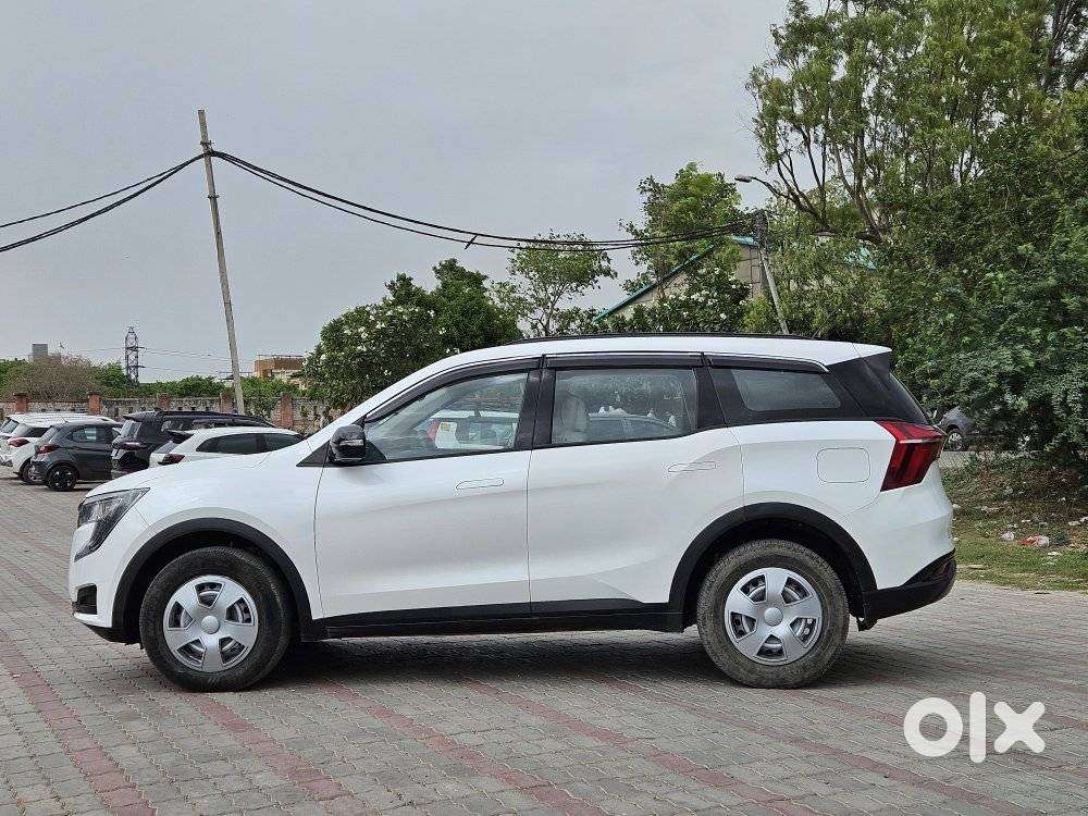 Mahindra Xuv700 2.2 Mx Diesel Mt 5 Str, 2023, Diesel