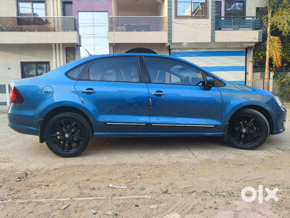 Skoda Rapid    Reg No :- Mp44zg7694 ️ Year :- 2017   Version :