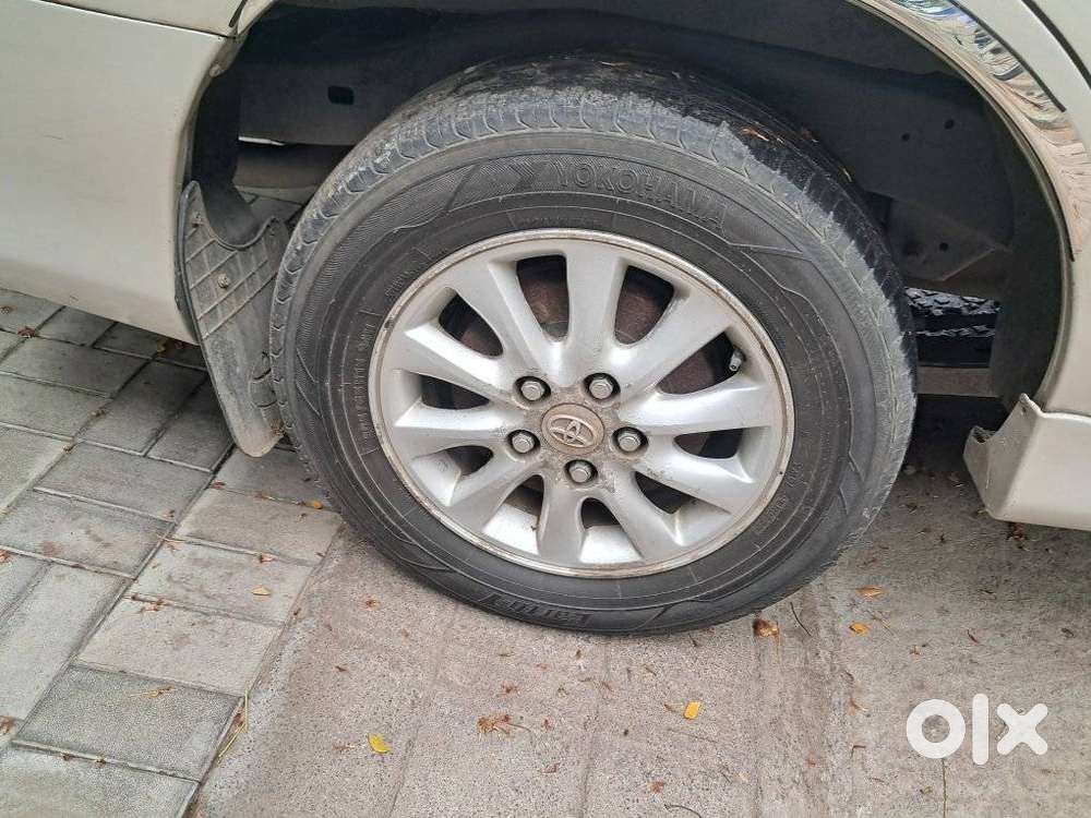 Toyota Innova 2.5 Vx 8 Seater Bs Iv, 2013, Diesel