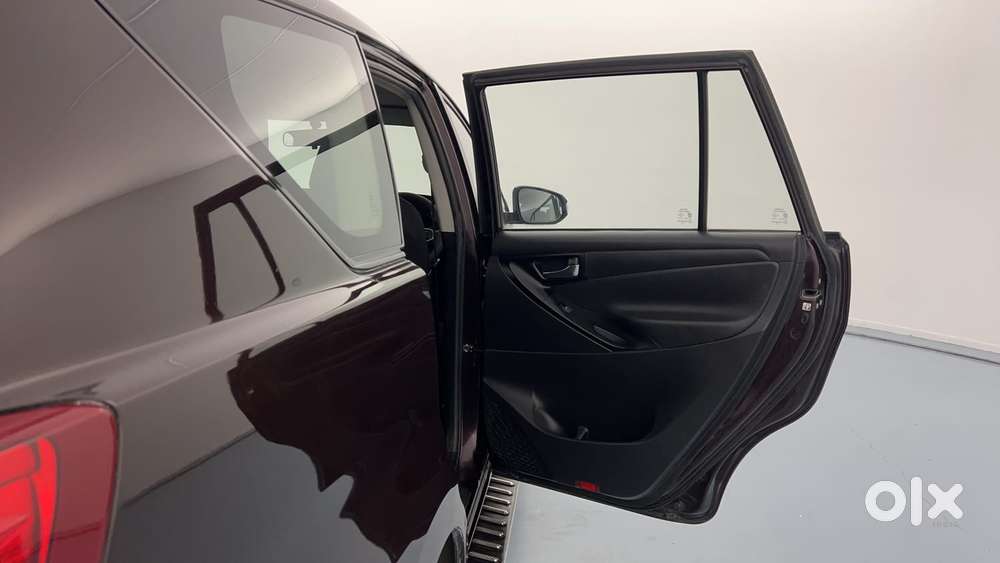 Toyota Innova Crysta [2020-ongoing] 2.4 Gx 7 Str, 2017, Diesel