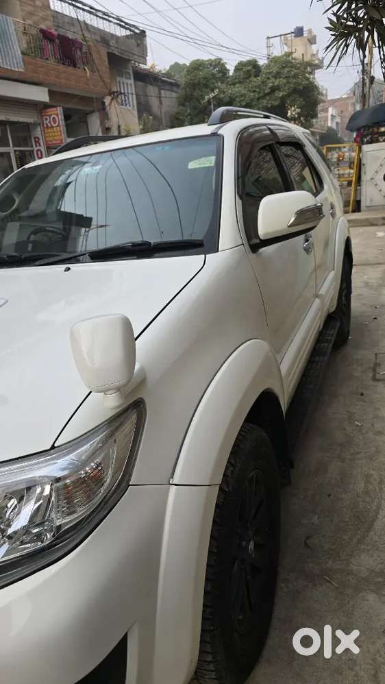 Toyota Fortuner 2015 November 4×4  Automatic Diesel 105000 Km Driven